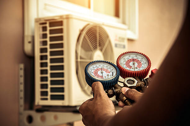 Professional Hvac technician working in Kewaskum, WI